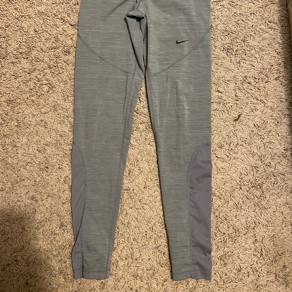 Size M Nike pro leggings - Picture 2 of 3